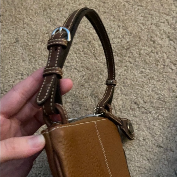 Dooney & Bourke 90s Style Leather Shoulder Bag - Picture 6 of 6